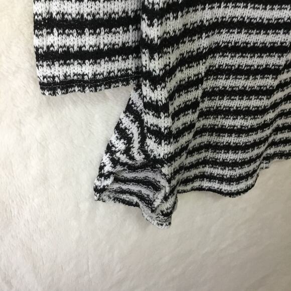 Splendid Black and White Pattern Sweater - Picture 4 of 10